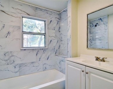 300 Meadow Park Drive - Photo Thumbnail 20