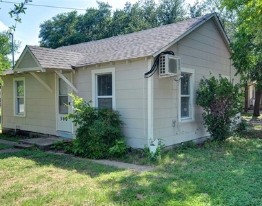 300 Meadow Park Drive - Photo Thumbnail 1