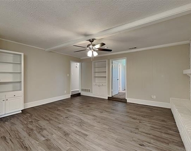 2137 Mountainview Drive - Photo Thumbnail 5