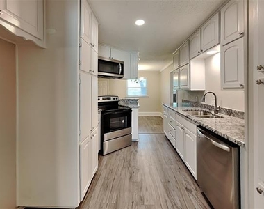 2137 Mountainview Drive - Photo Thumbnail 6