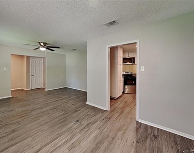 2137 Mountainview Drive - Photo Thumbnail 2