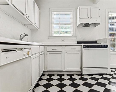 4515 Swiss Avenue - Photo Thumbnail 5