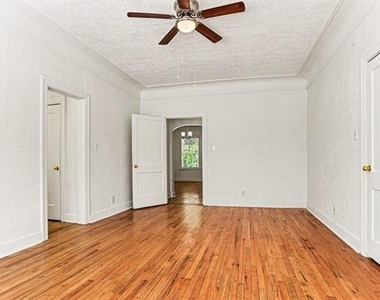 4515 Swiss Avenue - Photo Thumbnail 3