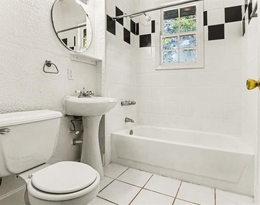 4515 Swiss Avenue - Photo Thumbnail 13