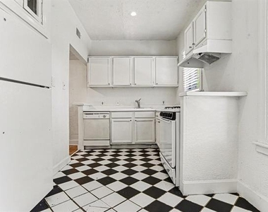 4515 Swiss Avenue - Photo Thumbnail 4