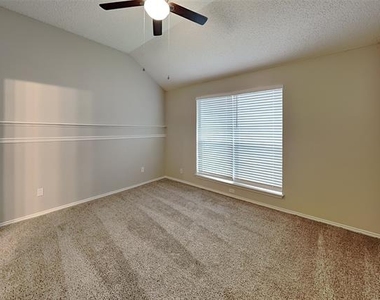 905 Freshwood Court - Photo Thumbnail 5