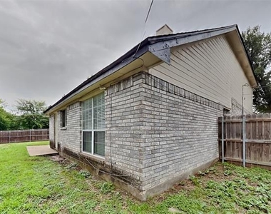 905 Freshwood Court - Photo Thumbnail 19