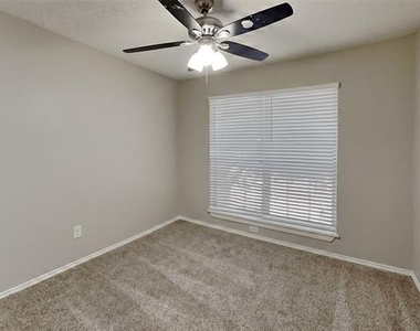 905 Freshwood Court - Photo Thumbnail 10