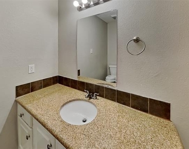 905 Freshwood Court - Photo Thumbnail 17