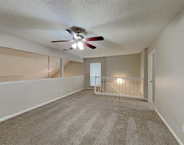 905 Freshwood Court - Photo Thumbnail 15