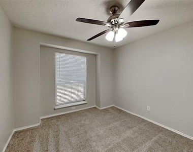 905 Freshwood Court - Photo Thumbnail 12
