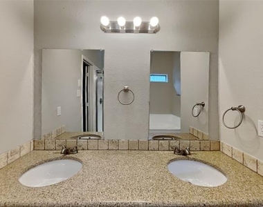 905 Freshwood Court - Photo Thumbnail 7