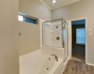905 Freshwood Court - Photo Thumbnail 8