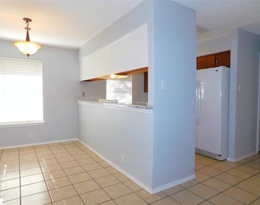 1114 E Mulberry Street - Photo Thumbnail 7