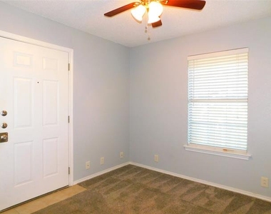 1114 E Mulberry Street - Photo Thumbnail 14