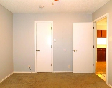 1114 E Mulberry Street - Photo Thumbnail 11
