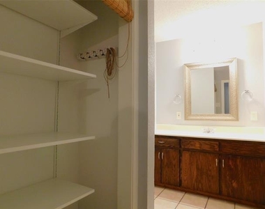 1114 E Mulberry Street - Photo Thumbnail 17
