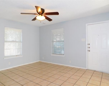 1114 E Mulberry Street - Photo Thumbnail 4