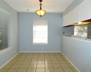 1114 E Mulberry Street - Photo Thumbnail 6
