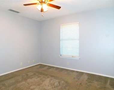 1114 E Mulberry Street - Photo Thumbnail 12