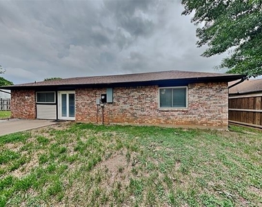 2611 Sprucewood Lane - Photo Thumbnail 16