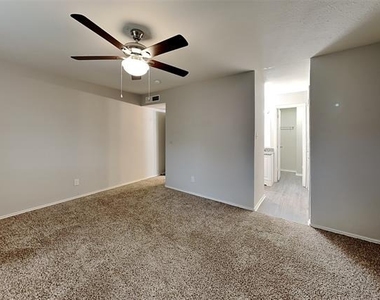 2611 Sprucewood Lane - Photo Thumbnail 5