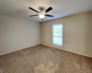 2611 Sprucewood Lane - Photo Thumbnail 13