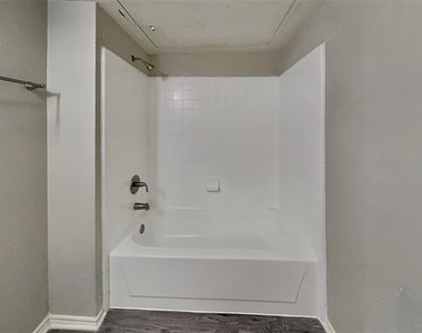 2611 Sprucewood Lane - Photo Thumbnail 15