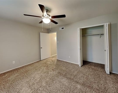 2611 Sprucewood Lane - Photo Thumbnail 12