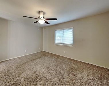 2611 Sprucewood Lane - Photo Thumbnail 4
