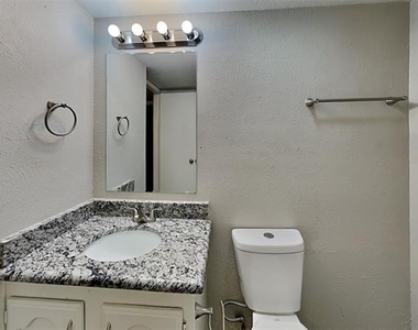 2611 Sprucewood Lane - Photo Thumbnail 14