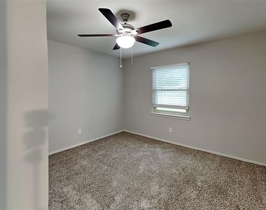 2611 Sprucewood Lane - Photo Thumbnail 9