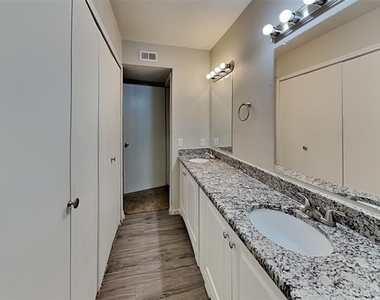 2611 Sprucewood Lane - Photo Thumbnail 6