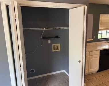 3028 Matterhorn Drive - Photo Thumbnail 7