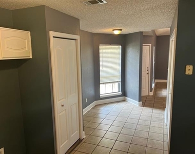 3028 Matterhorn Drive - Photo Thumbnail 8