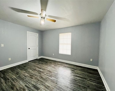 2621 E 12th Street - Photo Thumbnail 14