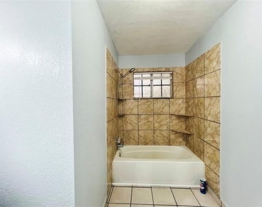 2621 E 12th Street - Photo Thumbnail 16
