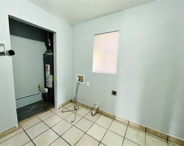 2621 E 12th Street - Photo Thumbnail 10