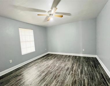 2621 E 12th Street - Photo Thumbnail 11