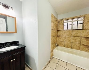2621 E 12th Street - Photo Thumbnail 15