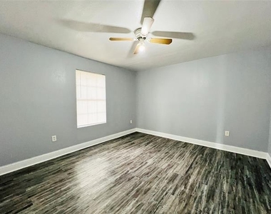 2621 E 12th Street - Photo Thumbnail 12