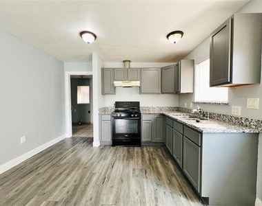 2621 E 12th Street - Photo Thumbnail 8
