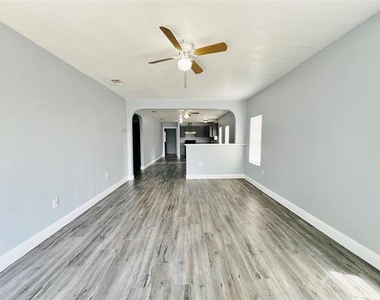 2621 E 12th Street - Photo Thumbnail 2