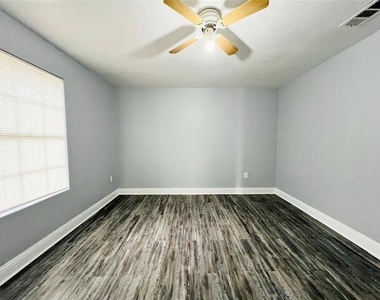 2621 E 12th Street - Photo Thumbnail 13