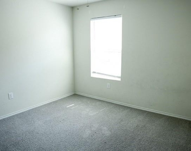 1416 Waggoner Drive - Photo Thumbnail 13