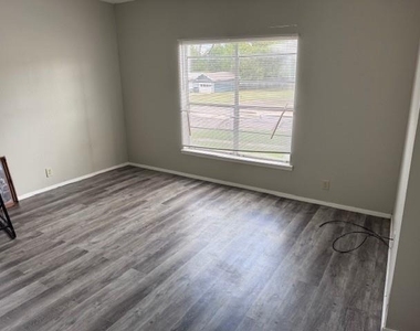 2909 Bonham Street - Photo Thumbnail 4