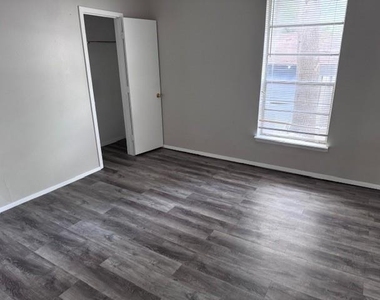2909 Bonham Street - Photo Thumbnail 3