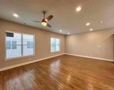 714 N Plano Road - Photo Thumbnail 4