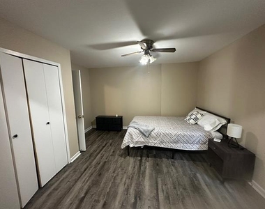 921 Bruce Way - Photo Thumbnail 8