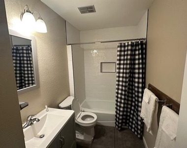 921 Bruce Way - Photo Thumbnail 10